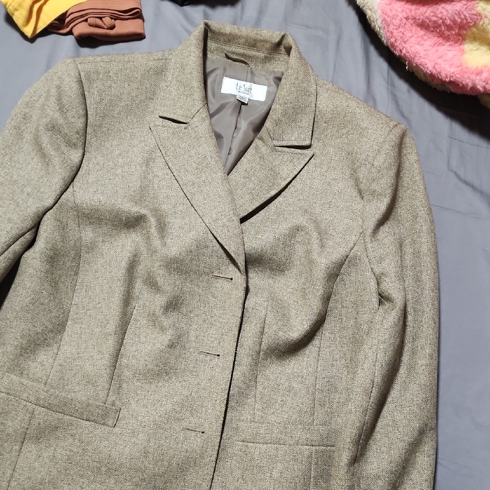 Le Suit Tan Blazer Classic Tailored Design